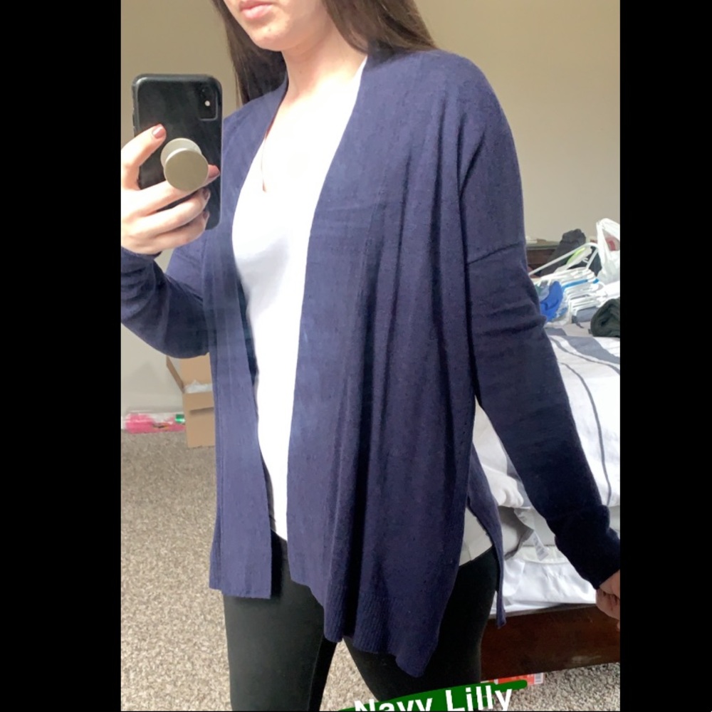 🚫SOLD🚫 Navy Lilly Pulitzer cardigan w split hem